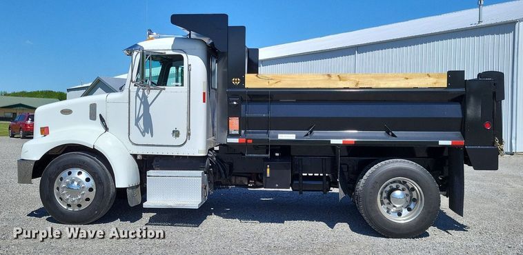 image for item LR9226 2000 Peterbilt 330  dump truck