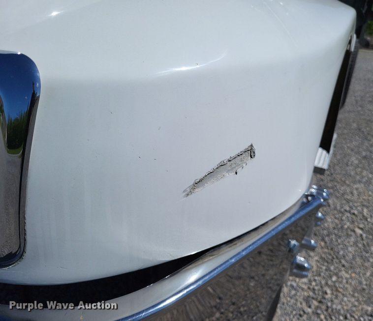 image for item LR9226 2000 Peterbilt 330  dump truck