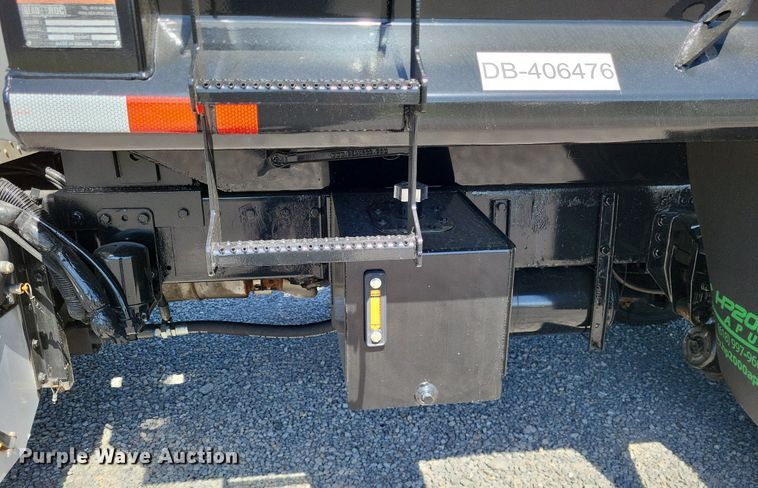 image for item LR9226 2000 Peterbilt 330  dump truck