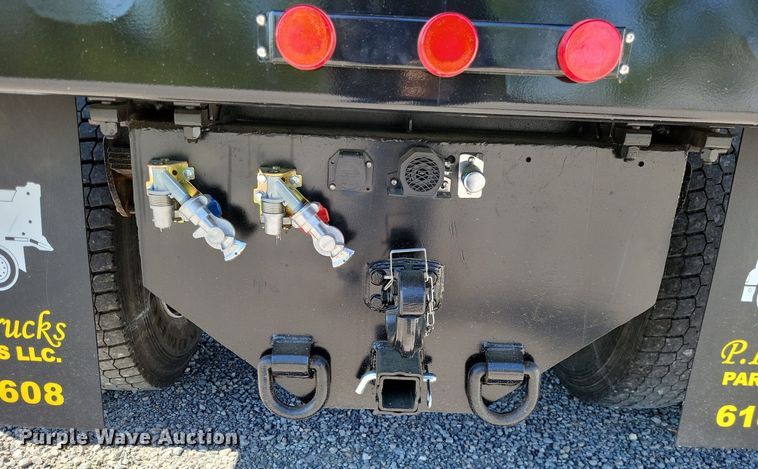 image for item LR9226 2000 Peterbilt 330  dump truck