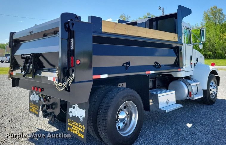 image for item LR9226 2000 Peterbilt 330  dump truck