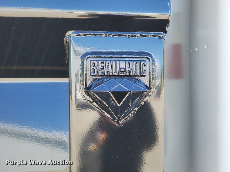 image for item LR9226 2000 Peterbilt 330  dump truck