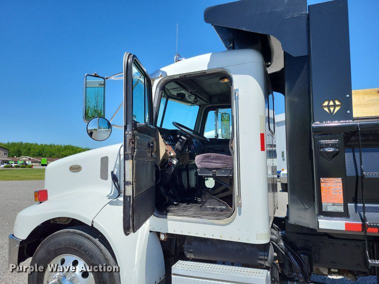 image for item LR9226 2000 Peterbilt 330  dump truck