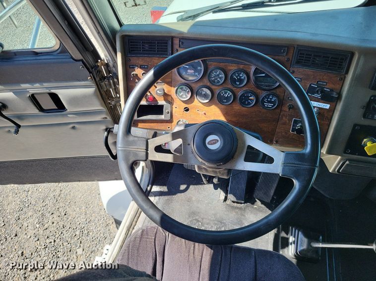 image for item LR9226 2000 Peterbilt 330  dump truck