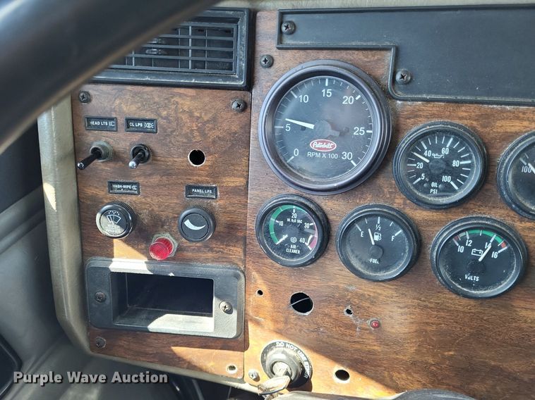 image for item LR9226 2000 Peterbilt 330  dump truck