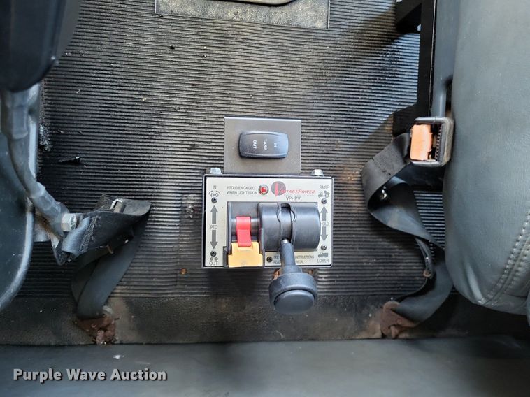 image for item LR9226 2000 Peterbilt 330  dump truck