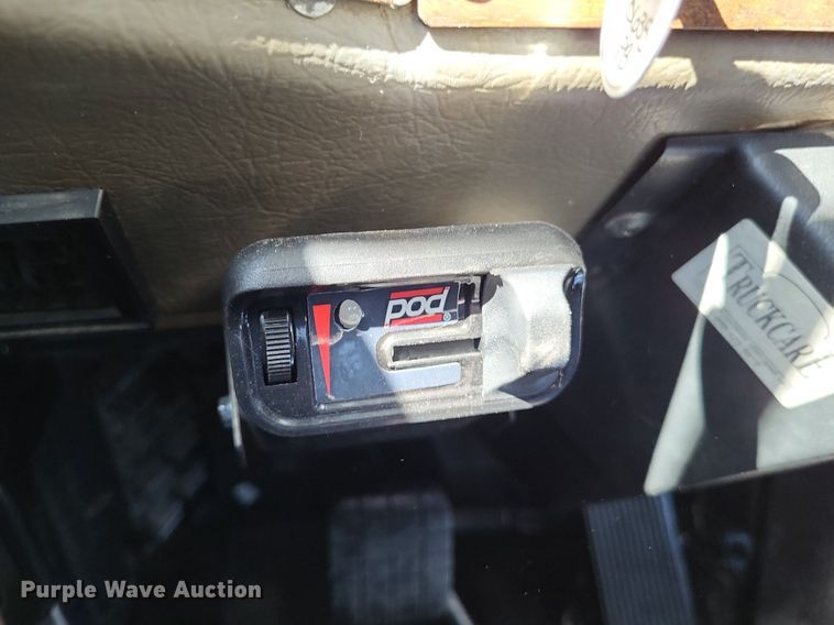 image for item LR9226 2000 Peterbilt 330  dump truck