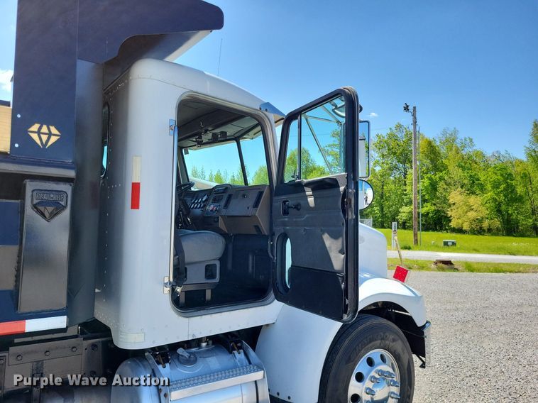 image for item LR9226 2000 Peterbilt 330  dump truck