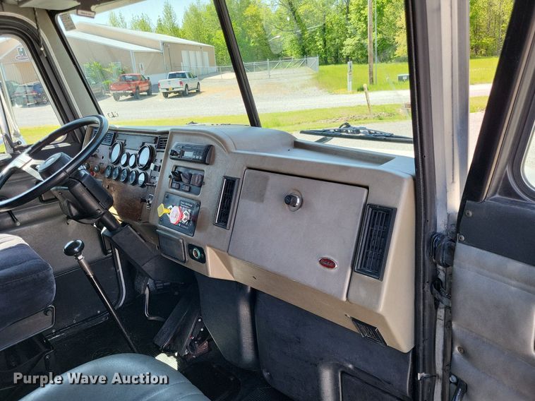 image for item LR9226 2000 Peterbilt 330  dump truck