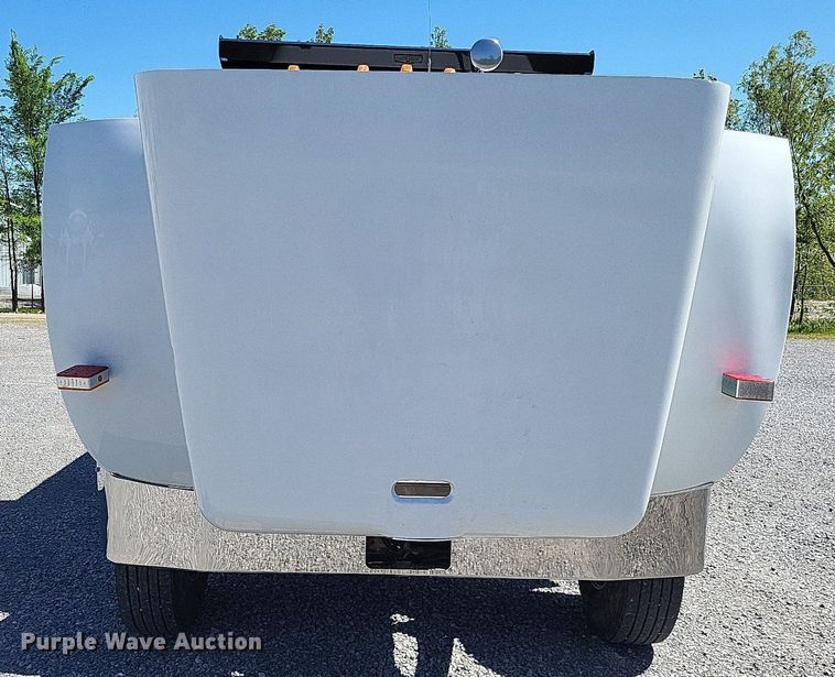 image for item LR9226 2000 Peterbilt 330  dump truck