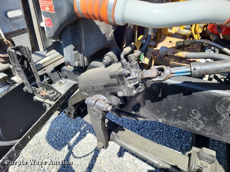 image for item LR9226 2000 Peterbilt 330  dump truck