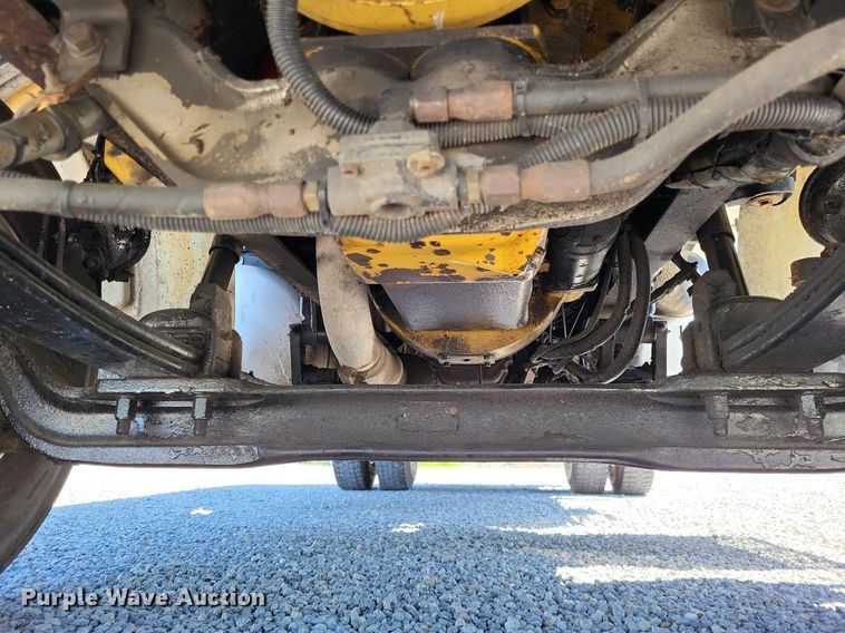 image for item LR9226 2000 Peterbilt 330  dump truck