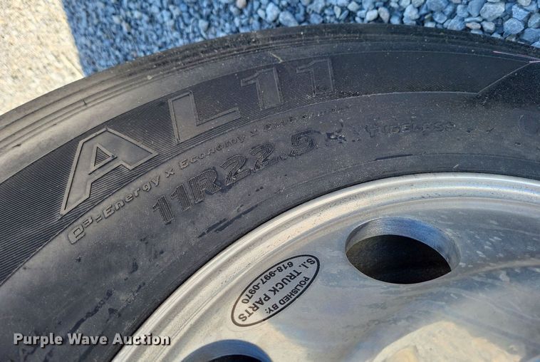 image for item LR9226 2000 Peterbilt 330  dump truck