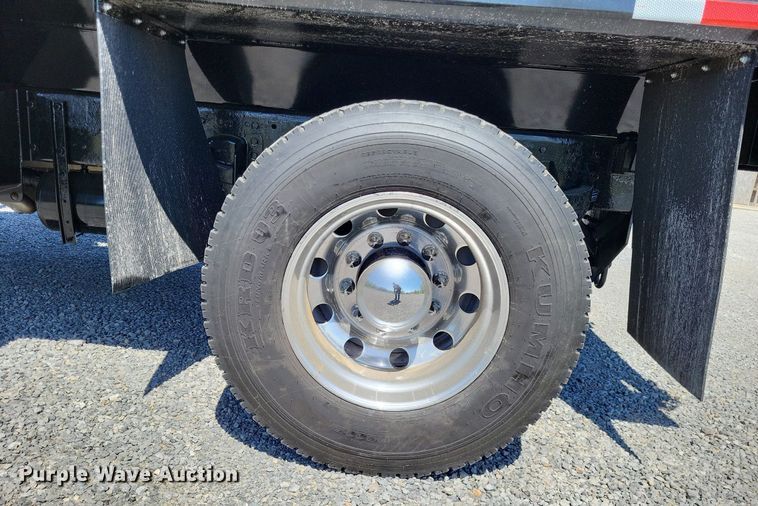 image for item LR9226 2000 Peterbilt 330  dump truck