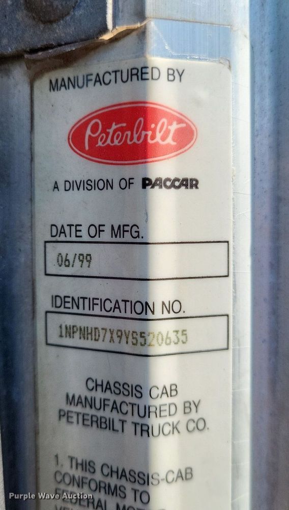 image for item LR9226 2000 Peterbilt 330  dump truck