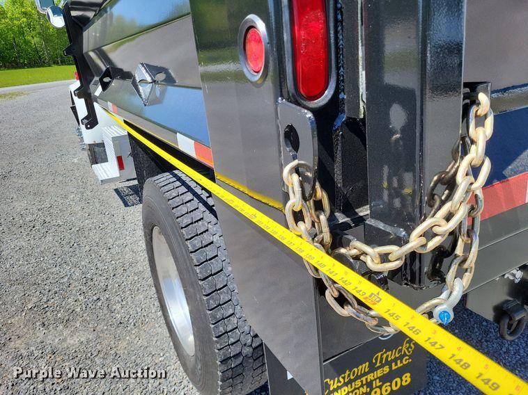 image for item LR9226 2000 Peterbilt 330  dump truck