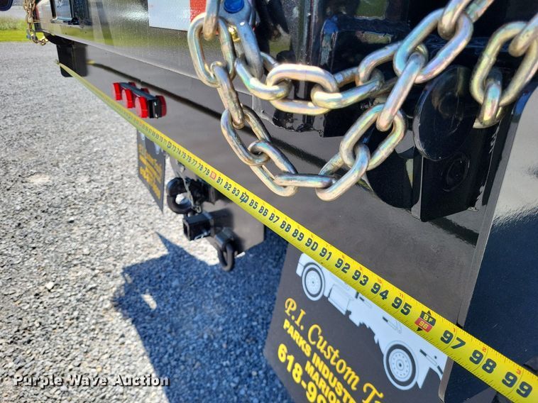 image for item LR9226 2000 Peterbilt 330  dump truck