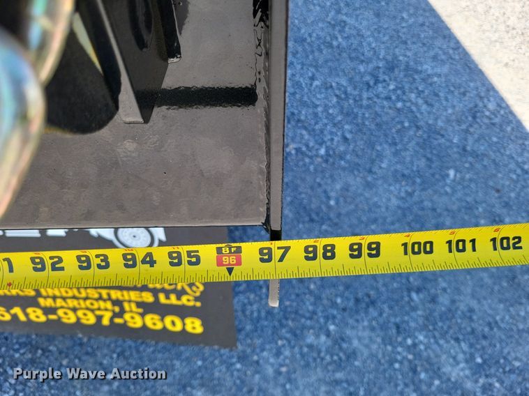 image for item LR9226 2000 Peterbilt 330  dump truck