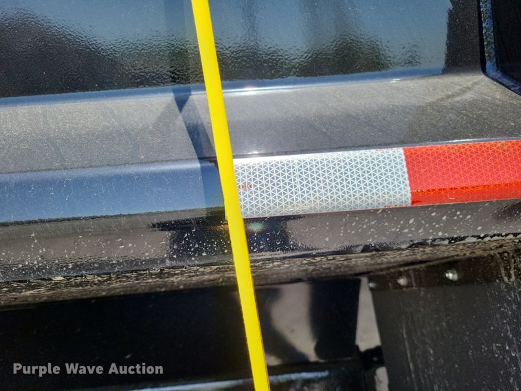 image for item LR9226 2000 Peterbilt 330  dump truck