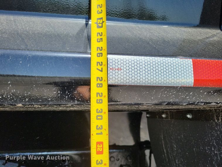 image for item LR9226 2000 Peterbilt 330  dump truck