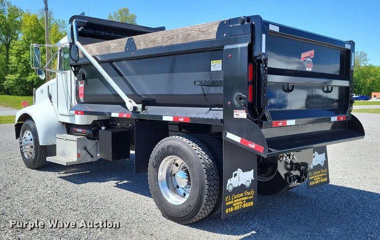 image for item LR9227 2000 Peterbilt 330  dump truck