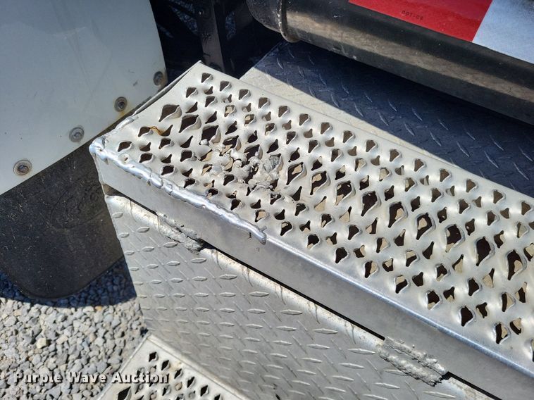 image for item LR9227 2000 Peterbilt 330  dump truck