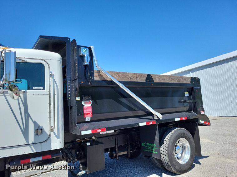 image for item LR9227 2000 Peterbilt 330  dump truck