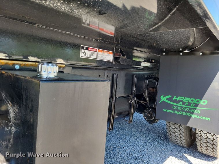 image for item LR9227 2000 Peterbilt 330  dump truck