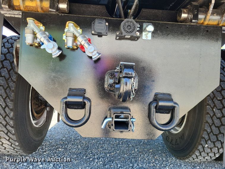 image for item LR9227 2000 Peterbilt 330  dump truck