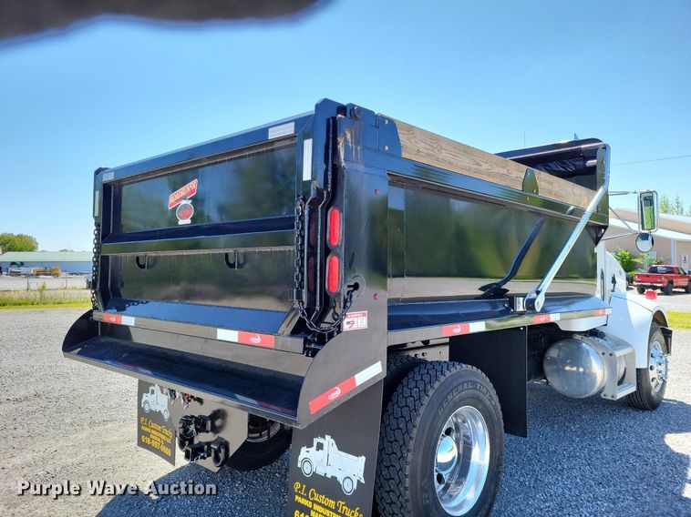 image for item LR9227 2000 Peterbilt 330  dump truck