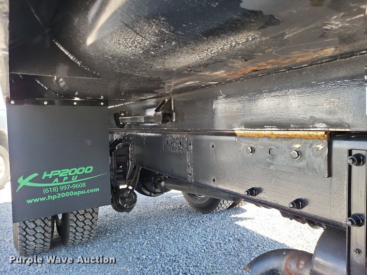 image for item LR9227 2000 Peterbilt 330  dump truck