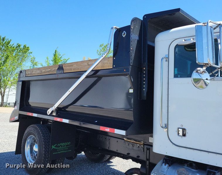 image for item LR9227 2000 Peterbilt 330  dump truck