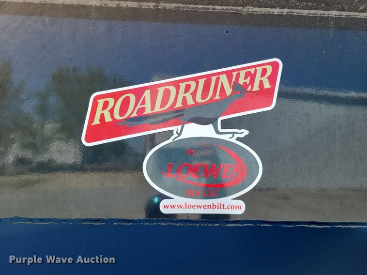 image for item LR9227 2000 Peterbilt 330  dump truck