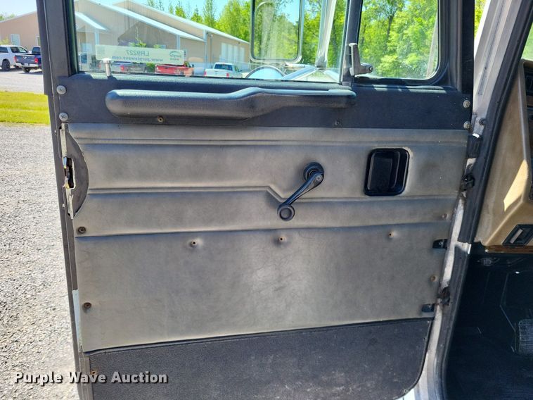 image for item LR9227 2000 Peterbilt 330  dump truck