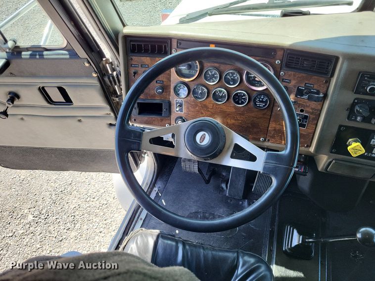 image for item LR9227 2000 Peterbilt 330  dump truck