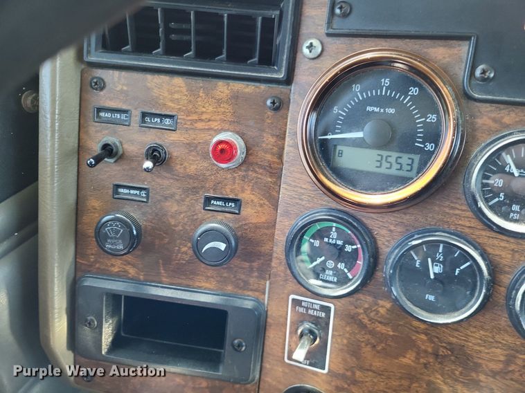 image for item LR9227 2000 Peterbilt 330  dump truck