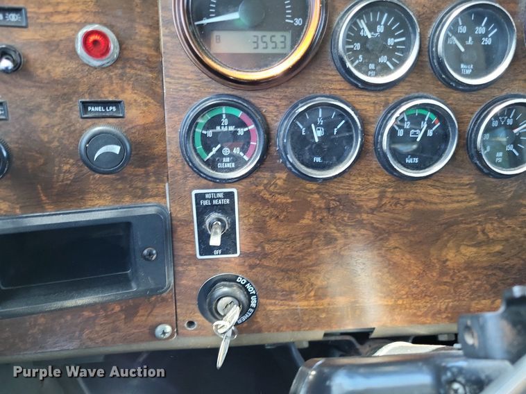 image for item LR9227 2000 Peterbilt 330  dump truck