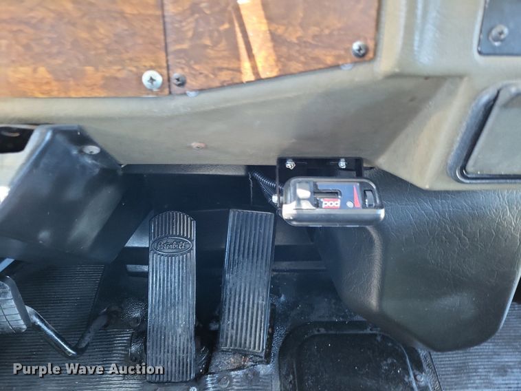 image for item LR9227 2000 Peterbilt 330  dump truck