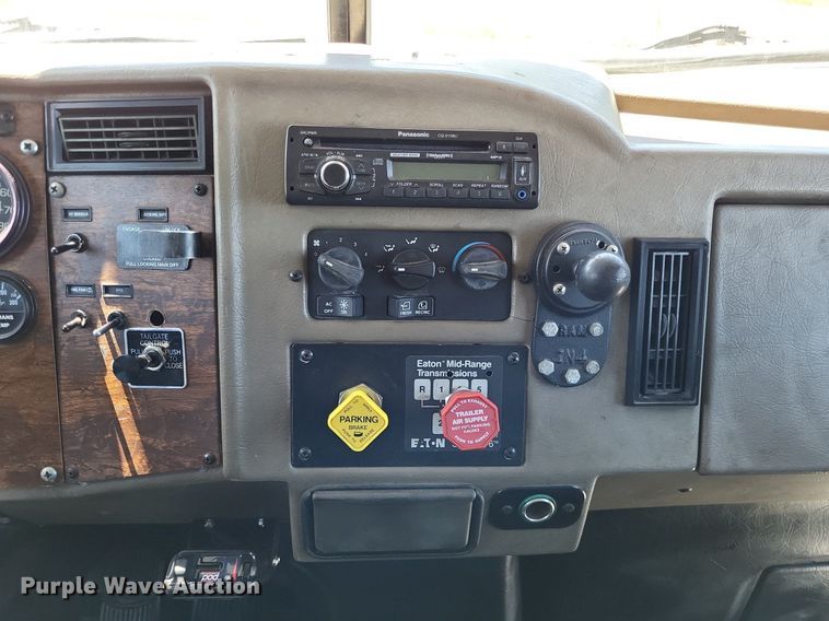 image for item LR9227 2000 Peterbilt 330  dump truck