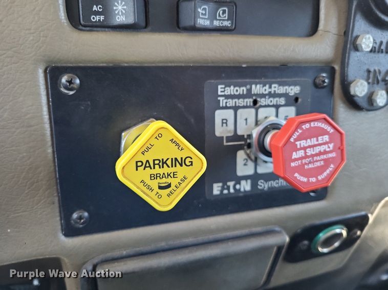 image for item LR9227 2000 Peterbilt 330  dump truck