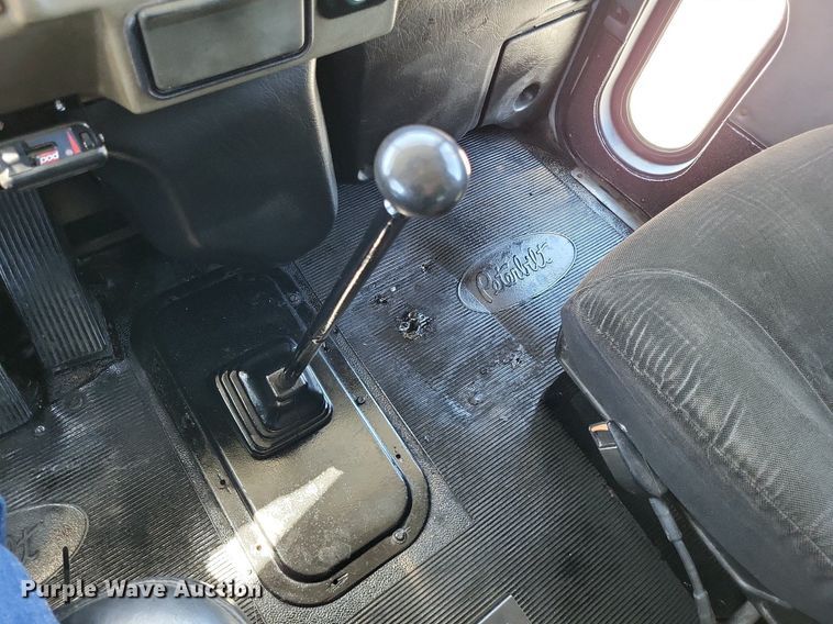 image for item LR9227 2000 Peterbilt 330  dump truck