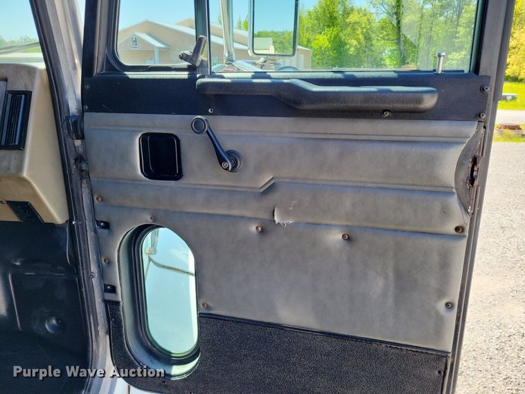 image for item LR9227 2000 Peterbilt 330  dump truck