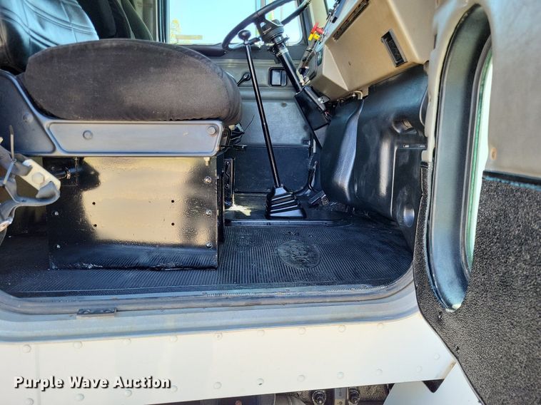 image for item LR9227 2000 Peterbilt 330  dump truck