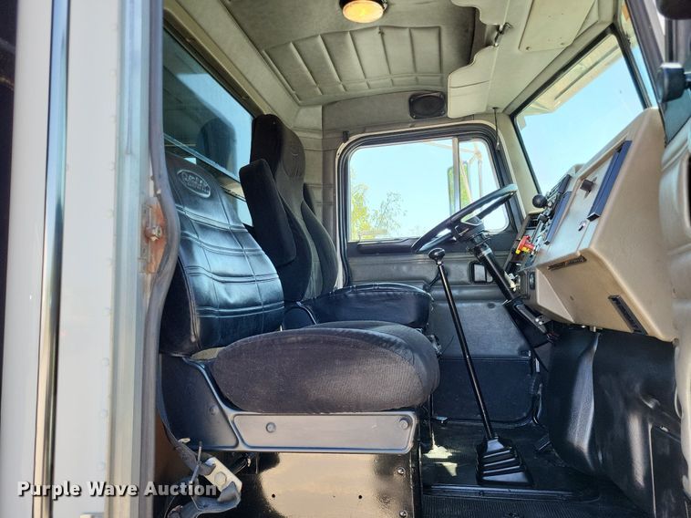 image for item LR9227 2000 Peterbilt 330  dump truck