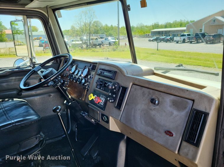 image for item LR9227 2000 Peterbilt 330  dump truck