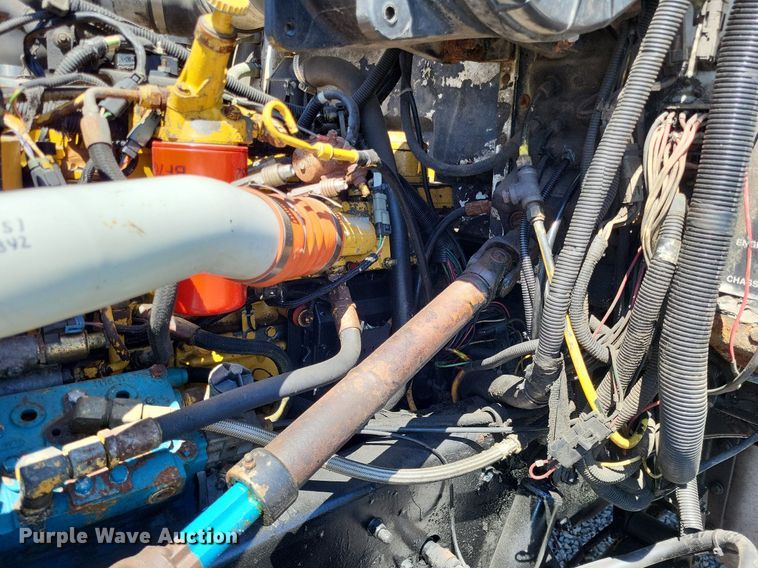 image for item LR9227 2000 Peterbilt 330  dump truck