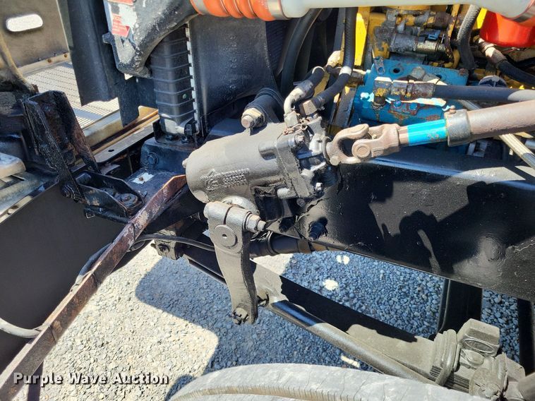 image for item LR9227 2000 Peterbilt 330  dump truck