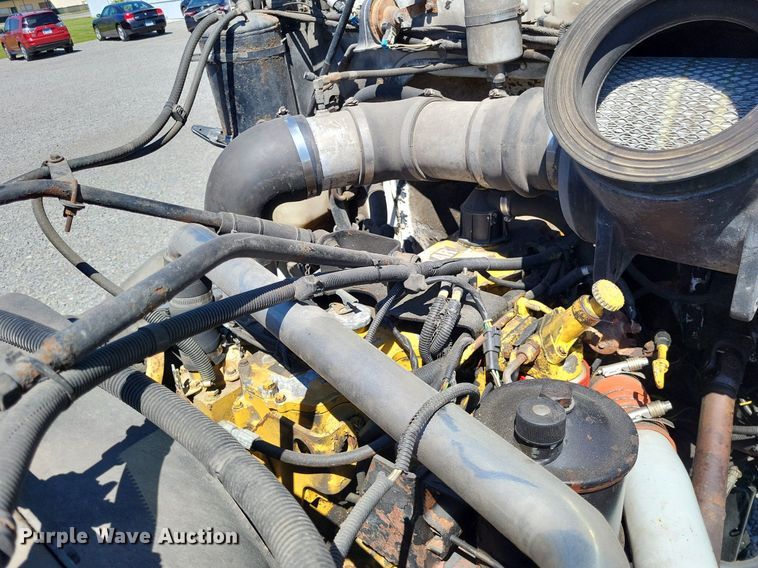 image for item LR9227 2000 Peterbilt 330  dump truck