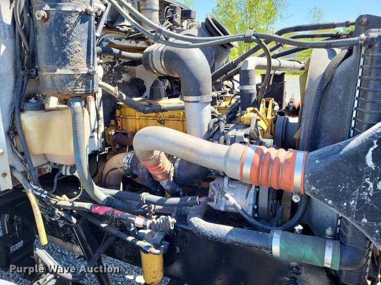 image for item LR9227 2000 Peterbilt 330  dump truck