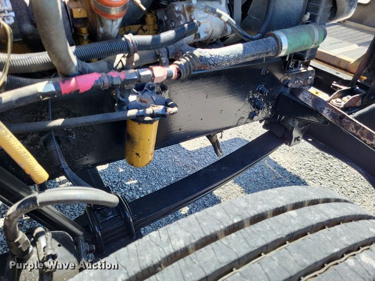 image for item LR9227 2000 Peterbilt 330  dump truck